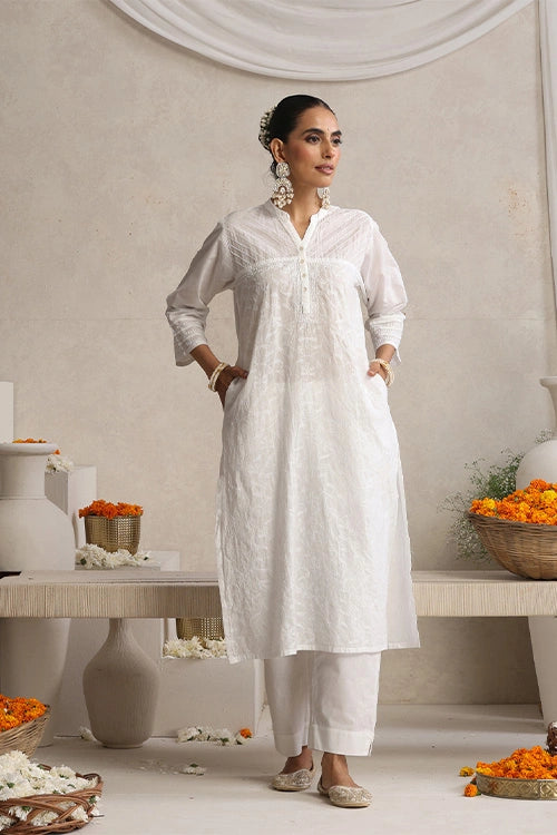 Shwet Women White Chikankari Straight Kurta