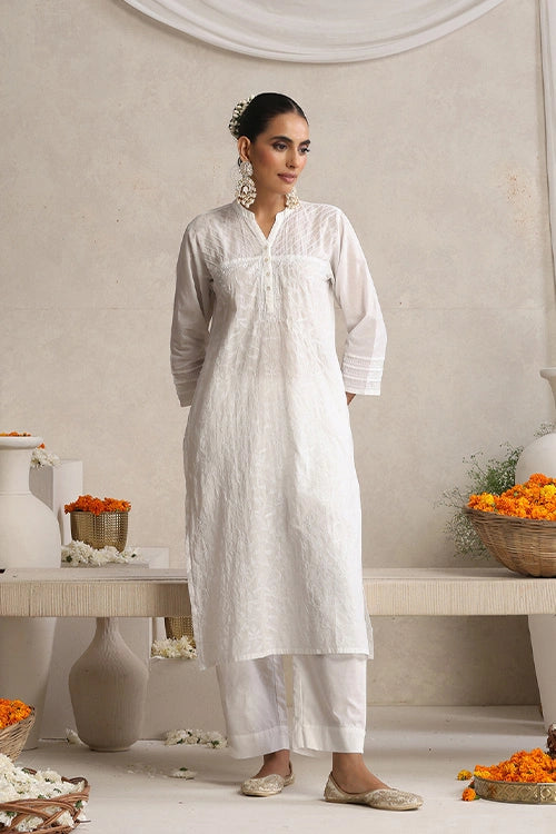 Shwet Women White Chikankari Straight Kurta