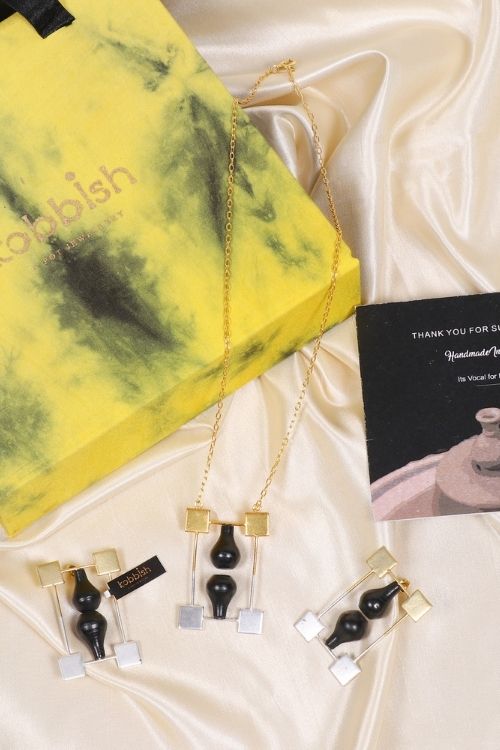 'Kabbish 'Double Surahi Retangular Set Of Black Pottery