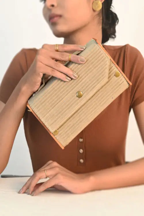 Lukka Chuppi Silica Dream Box Clutch