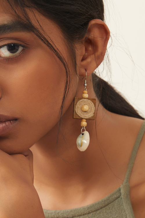 Whe Wood Cowry Earring