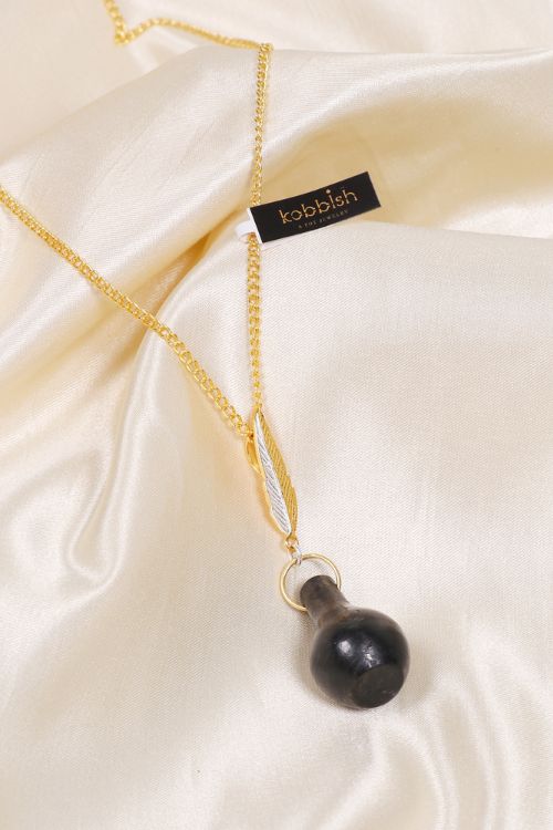 Kabbish'S Suhari Leaf Pendent, Black Pottery