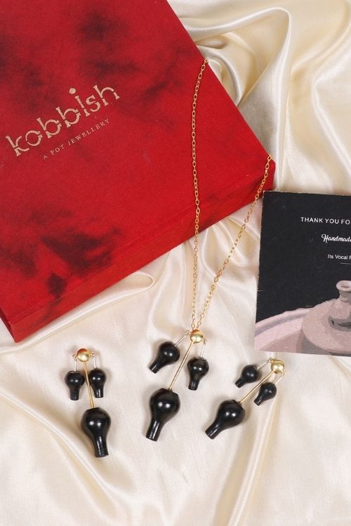 'Kabbish 'Surahi-Chirag Set' Black Pottery
