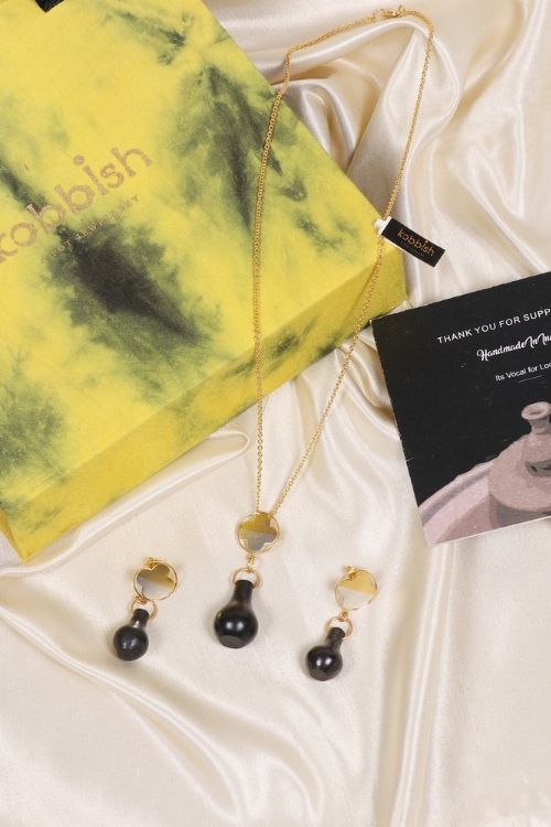 'Kabbish 'Surahi Flower Set' Black Pottery