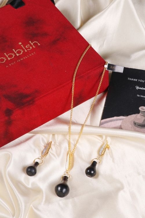 'Kabbish 'Surahi Leaf Gift Box' Black Pottery