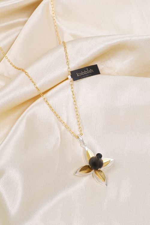 'Kabbish 'Surahi-Guldasta Gift Box' Black Pottery