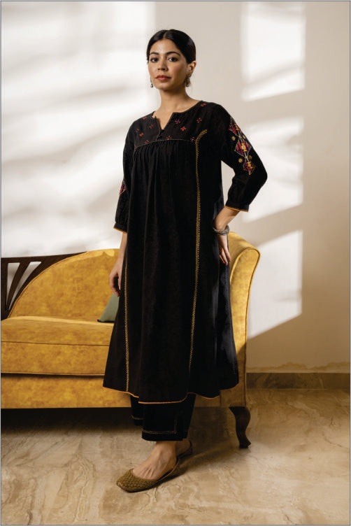 Paheli Black Front-Gather Cotton Kurta With Pakka Hand Embroidery