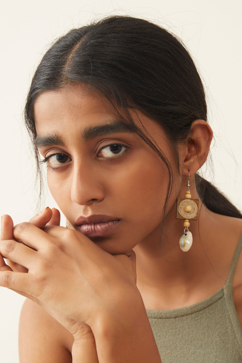 Whe Wood Cowry Earring