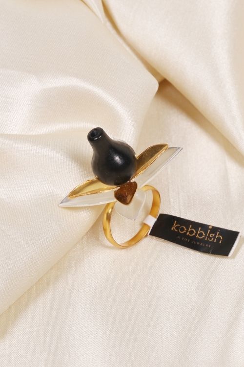 'Kabbish 'Surahi-Guldasta Gift Box' Black Pottery