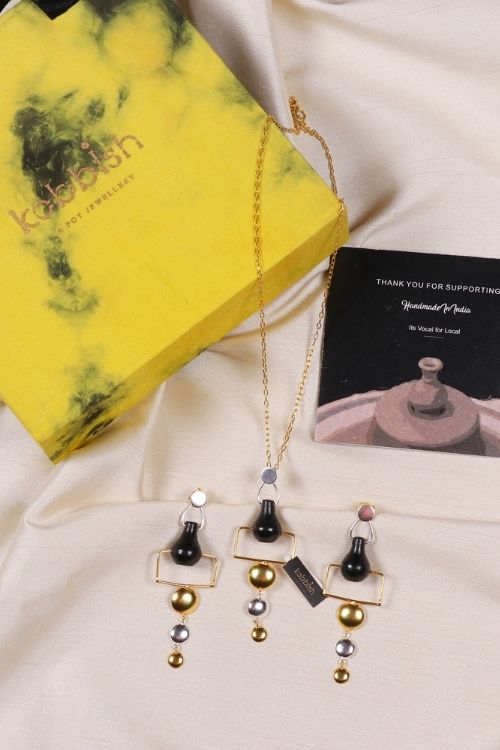 Kabbish'S 'Surahi Three Drop Set' Black Pottery