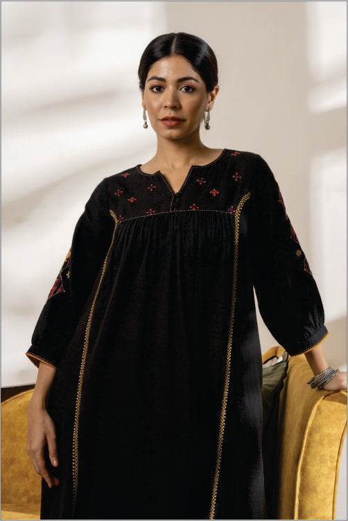 Paheli Black Front-Gather Cotton Kurta With Pakka Hand Embroidery