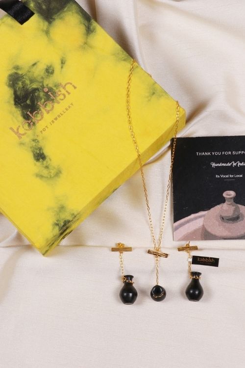 'Kabbish 'Hanging Surahi Gift Set' Black Pottery