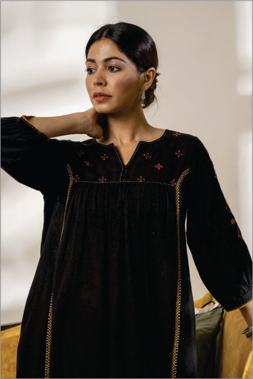 Paheli Black Front-Gather Cotton Kurta With Pakka Hand Embroidery
