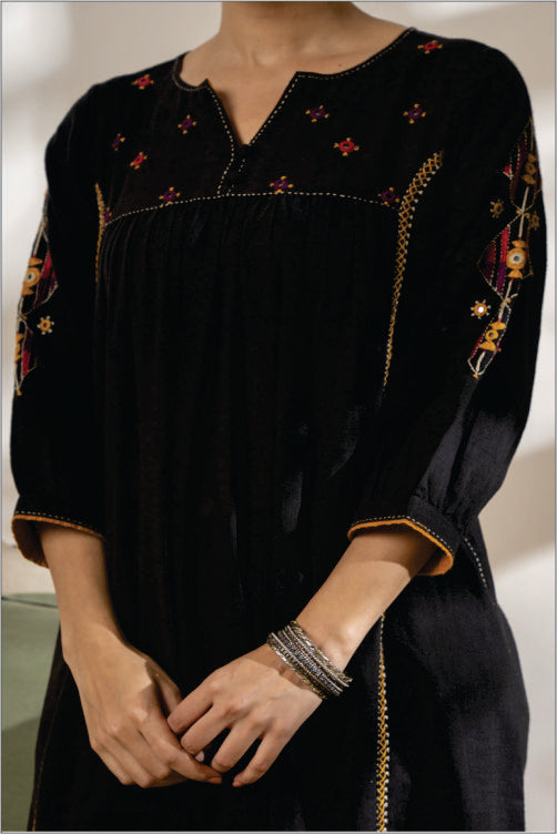 Paheli Black Front-Gather Cotton Kurta With Pakka Hand Embroidery