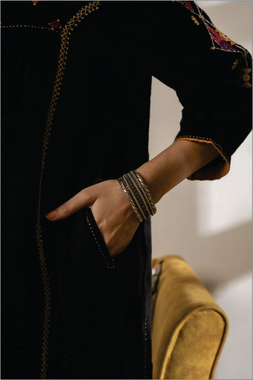 Paheli Black Front-Gather Cotton Kurta With Pakka Hand Embroidery