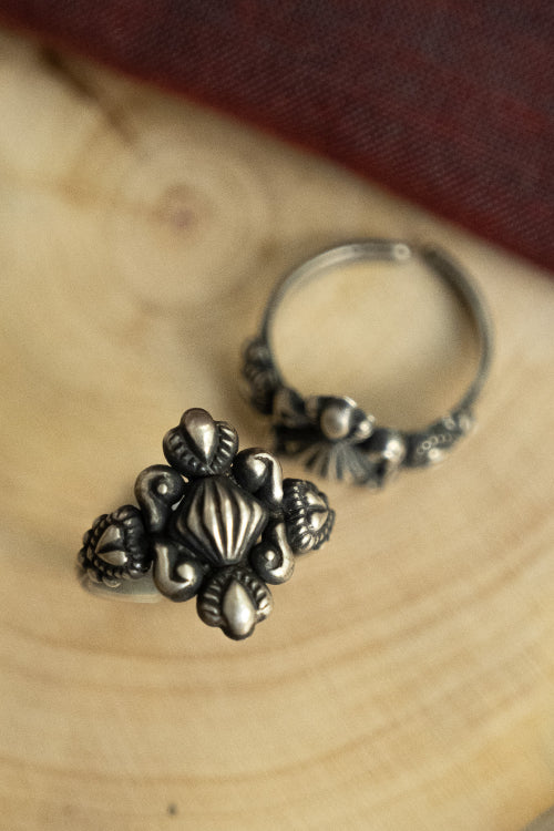 TICH Pure Silver Traditional Maharashtrian Toe Rings - Kavyaang (Set Of 2)