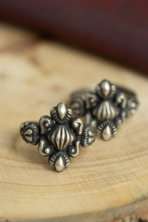 TICH Pure Silver Traditional Maharashtrian Toe Rings - Kavyaang (Set Of 2)