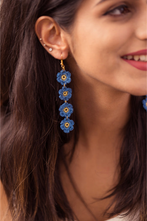 Samoolam Blue Daisies Danglers