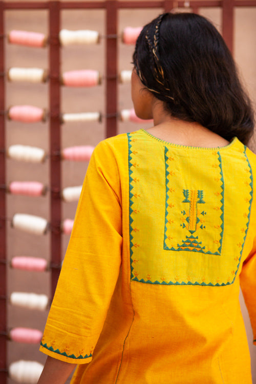 Urmul'Beryl' Classic' Kurti.