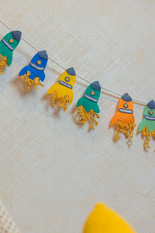 Samoolam Fly Me To The Moon ~ Kids Bunting