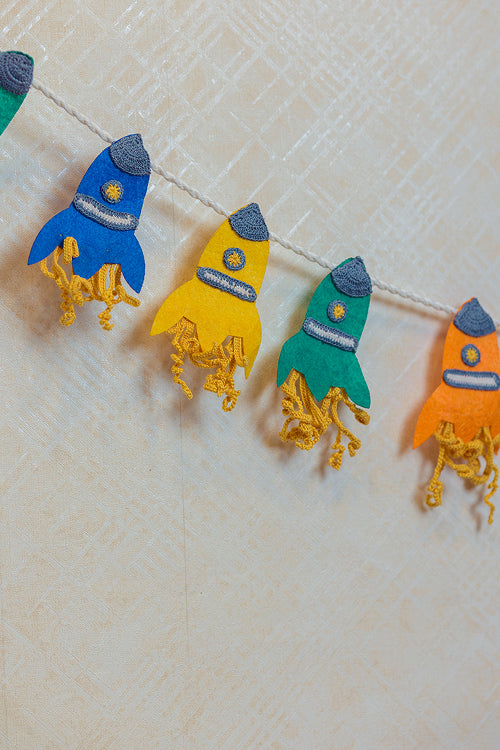 Samoolam Fly Me To The Moon ~ Kids Bunting