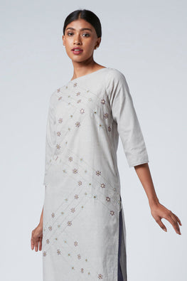 Okhai 'Glory' Cotton Embroidered Kurta | Relove