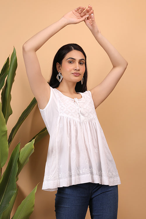 Shwet Women White Chikankari Sleevless Yoke Top