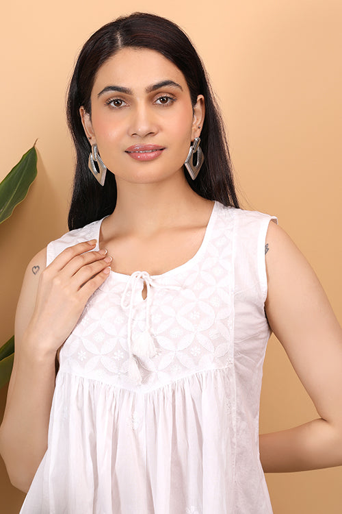 Shwet Women  White  Chikankari Sleevless  Yoke Top