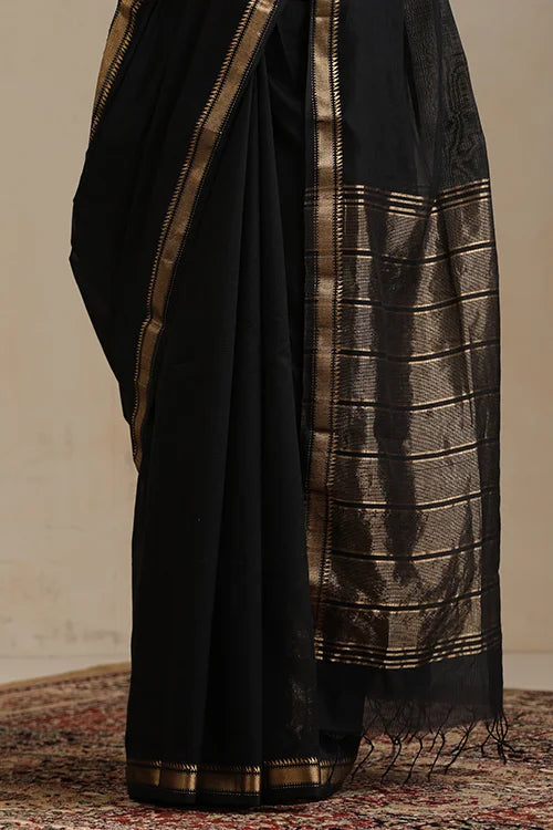 Handweave Maheshwari Handloom Black Sona Pallu Saree With Gold Zari Border.