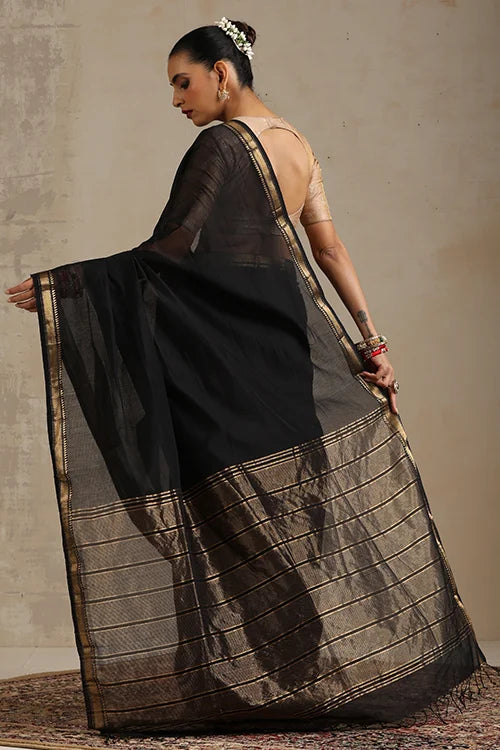 Handweave Maheshwari Handloom Black Sona Pallu Saree With Gold Zari Border.