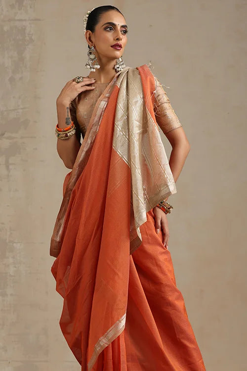 Handweave Maheshwari Handloom Halloween Sona Pallu Saree With Silver Zari Border.