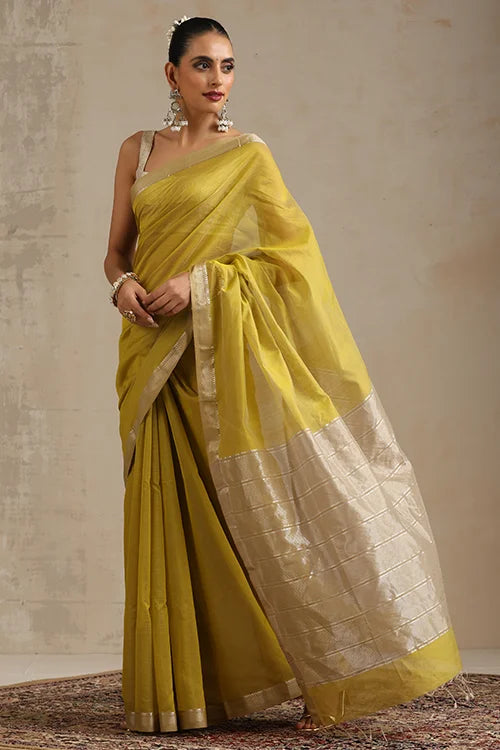 Handweave Maheshwari Handloom Sampangi Sona Pallu Saree With Silver Zari Border.