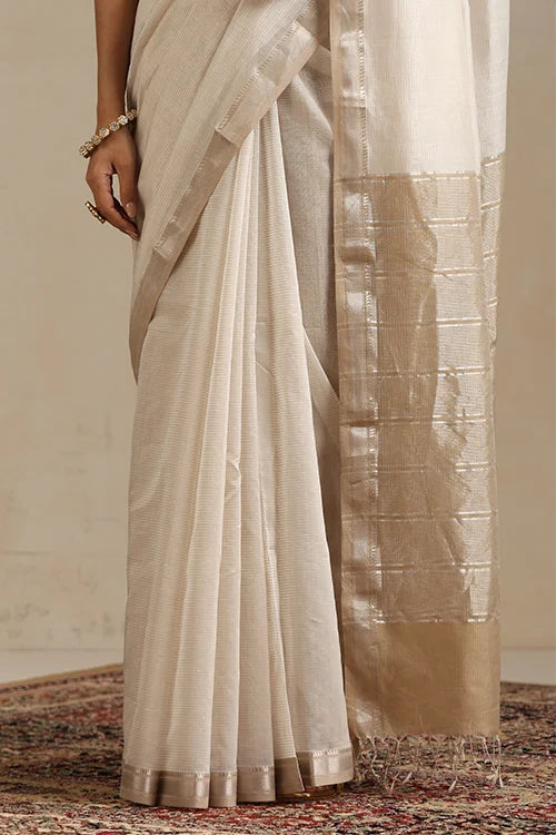 Handweave Maheshwari Handloom Pearl Sona Pallu Saree With Silver Zari Border.