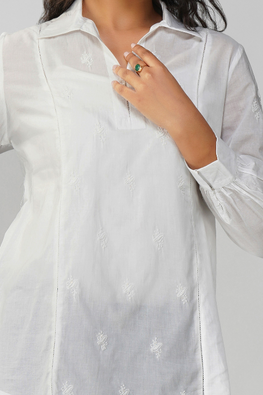 Phae Aahana White Shirt In Mulmul With Sequin