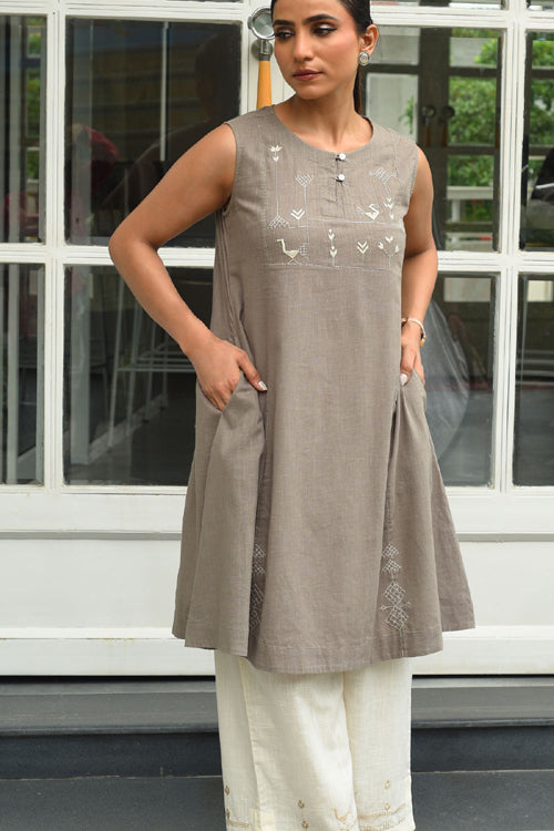 Rangsutra Bagh Cotton Sleeveless Grey Hand Embroidered Kurta