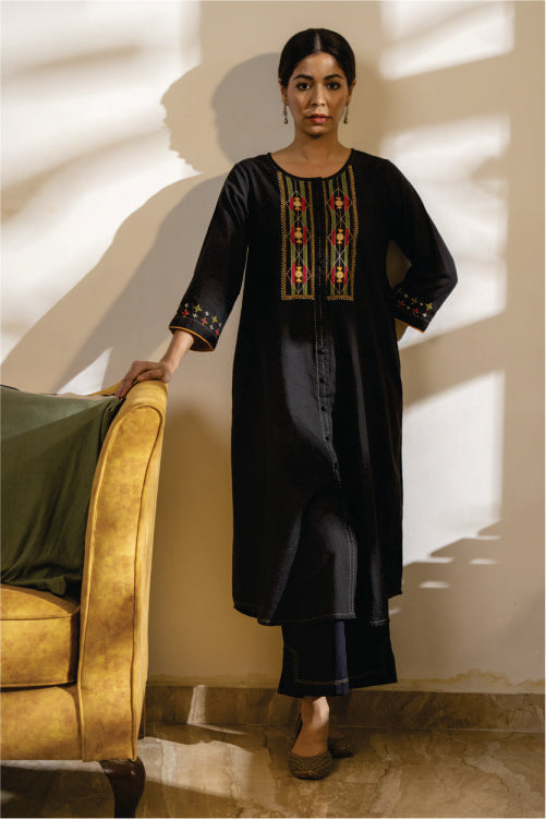 Paheli Black Straight-Fit Cotton Kurta With Pakka Hand Embroidery