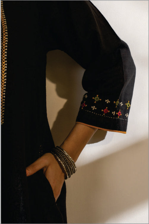 Paheli Black Straight-Fit Cotton Kurta With Pakka Hand Embroidery