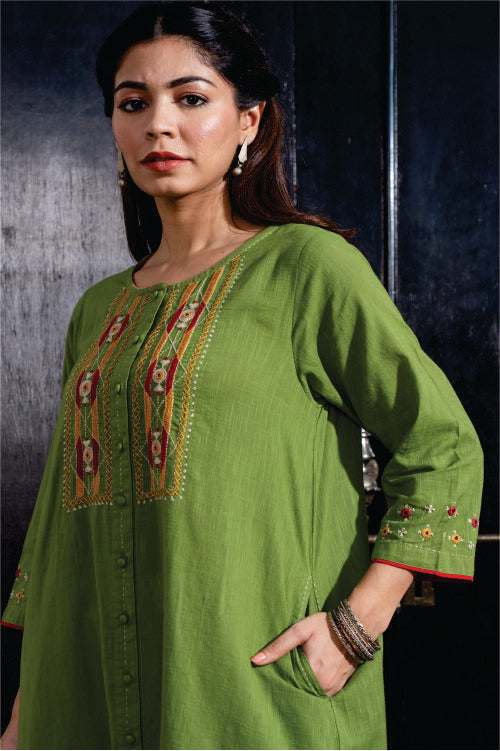 Paheli Green Straight-Fit Cotton Kurta With Pakka Hand Embroidery