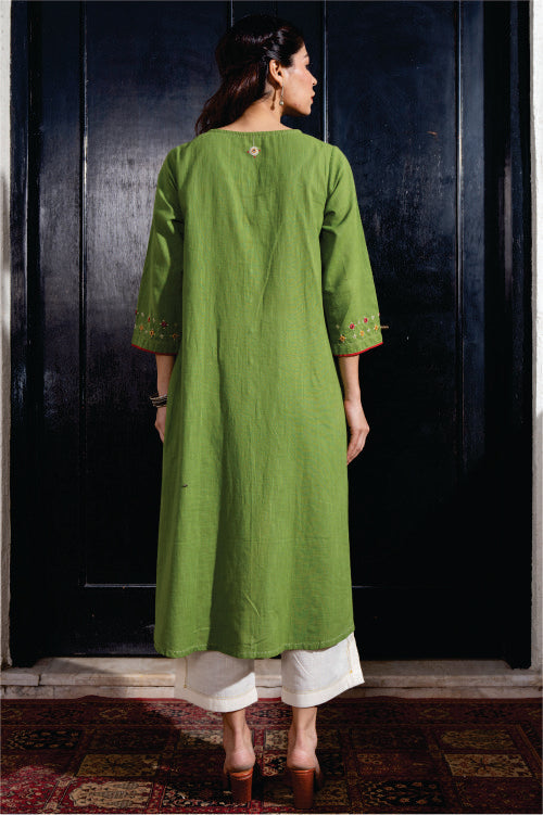 Paheli Green Straight-Fit Cotton Kurta With Pakka Hand Embroidery