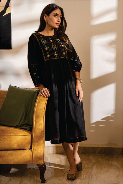 Paheli Black Front-Yoke Cotton Kurta With Pakka Hand Embroidery