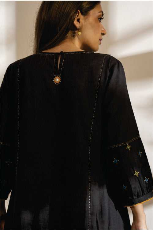 Paheli Black Front-Yoke Cotton Kurta With Pakka Hand Embroidery