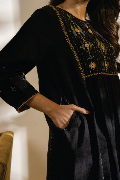 Paheli Black Front-Yoke Cotton Kurta With Pakka Hand Embroidery