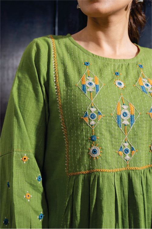 Paheli Green Front-Yoke Cotton Kurta With Pakka Hand Embroidery