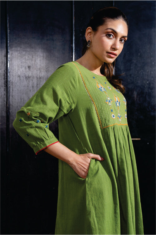 Paheli Green Front-Yoke Cotton Kurta With Pakka Hand Embroidery