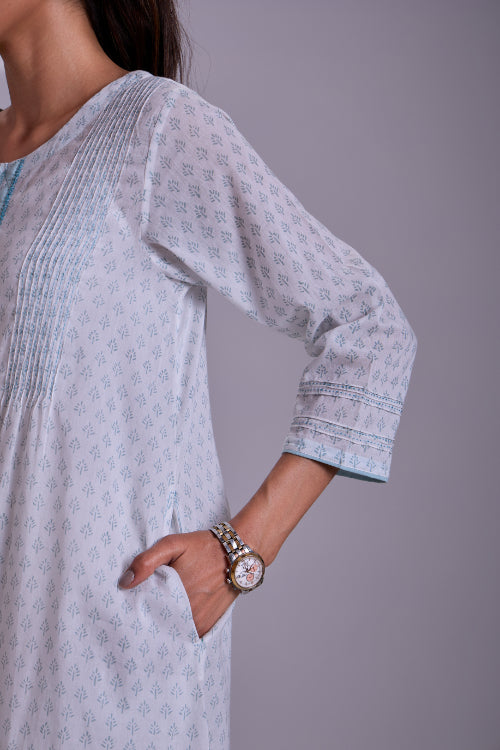 Rangsutra Suhani White A-Line Cotton Kurta With Applique