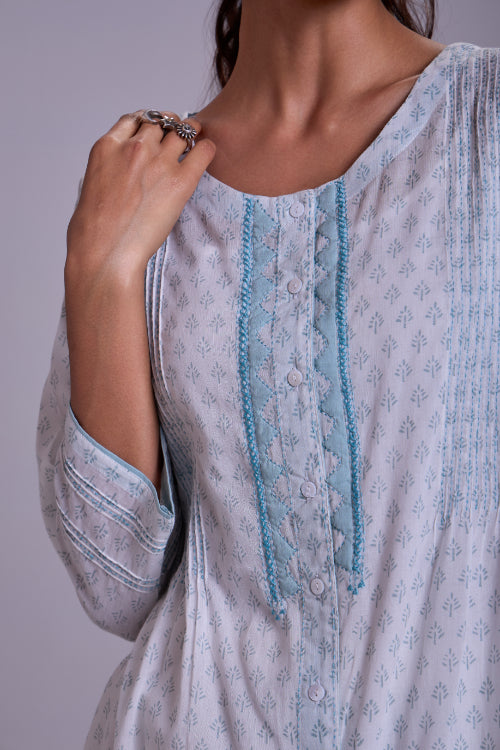 Rangsutra Suhani White A-Line Cotton Kurta With Applique