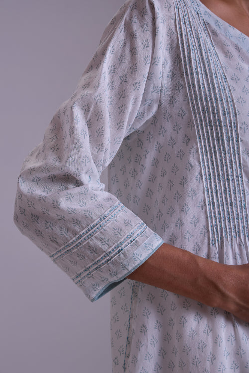 Rangsutra Suhani White A-Line Cotton Kurta With Applique