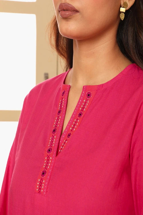 Rangsutra Aashvi Pink V-Neck Mangalgiri Cotton Top With Desert Hand Embroidery