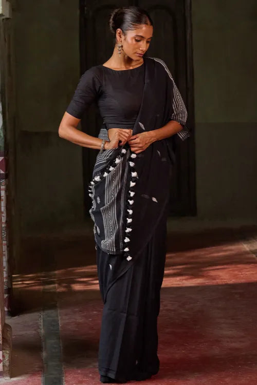 The ICH Bengal Vibes. Handwoven Jamdani Soft Mul Cotton Saree - Deep Monochrome
