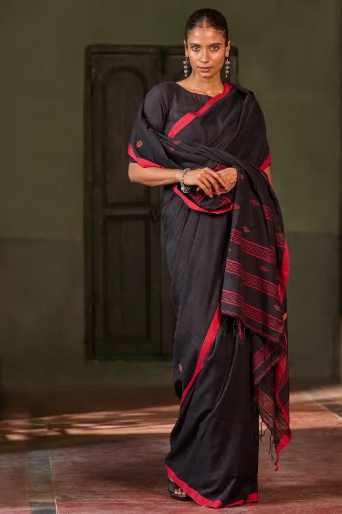 The ICH Bengal Vibes. Handwoven Jamdani Soft Mul Cotton Saree - Black And Red